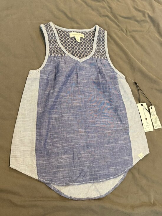 Treasure & Bond Tops - NWT Treasure & Bond Blue Chambray Embroidered Eyelet Tank Top Nordstrom Size S